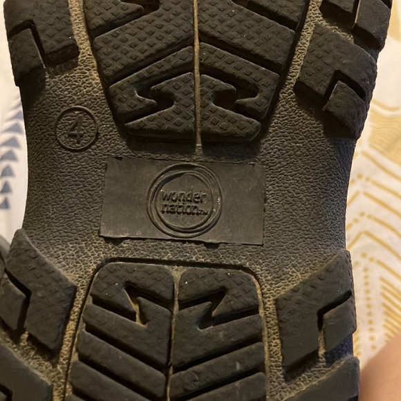 Wonder Nation snow boots, kids size 4 - Picture 6 of 6